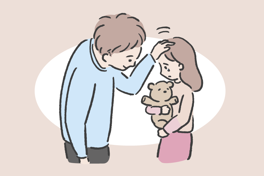 泣いている子供をなぐさめる父